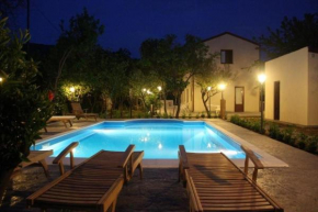 Villa Giardino Paradiso Cefalù con 13 posti letto e piscina riscaldata